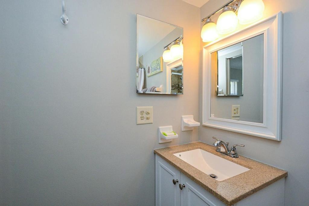 Canal 309 - Right In Siesta Key Village! Экстерьер фото