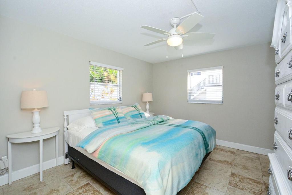 Canal 309 - Right In Siesta Key Village! Экстерьер фото