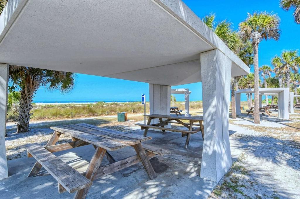 Canal 309 - Right In Siesta Key Village! Экстерьер фото