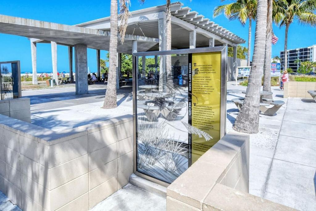 Canal 309 - Right In Siesta Key Village! Экстерьер фото
