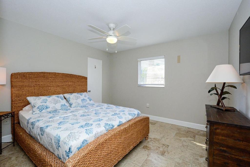 Canal 309 - Right In Siesta Key Village! Экстерьер фото