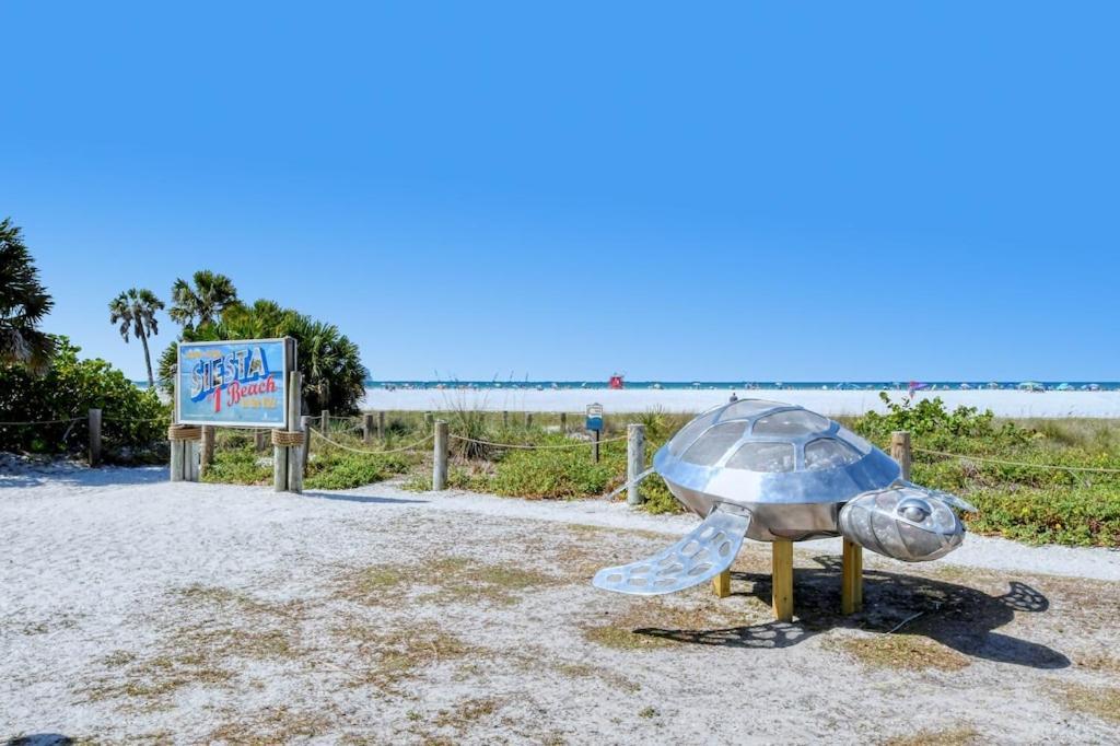 Canal 309 - Right In Siesta Key Village! Экстерьер фото
