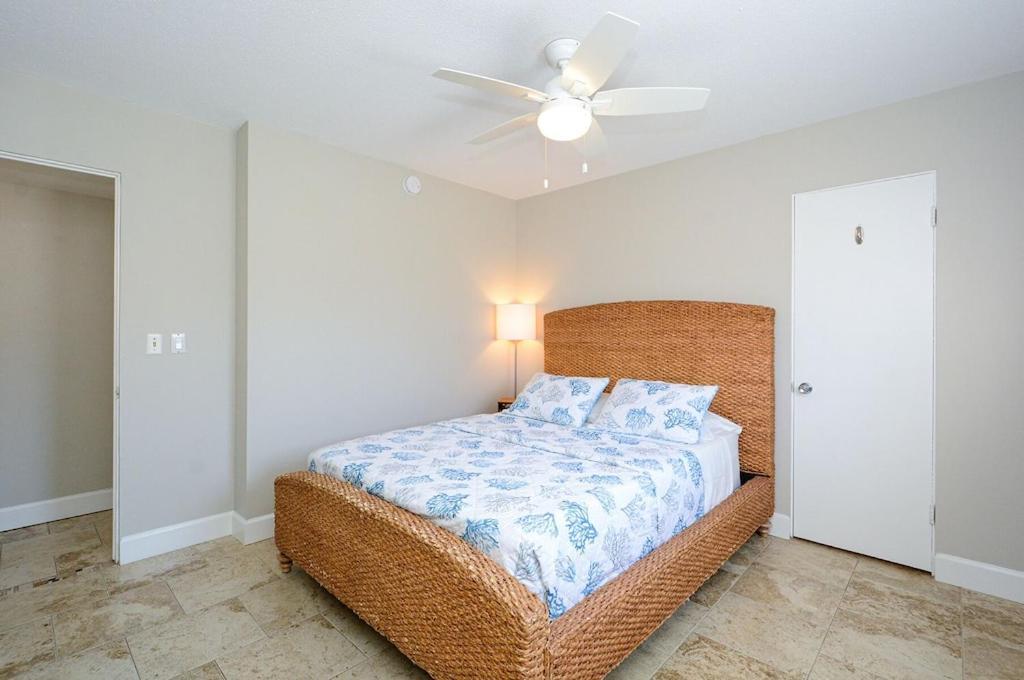 Canal 309 - Right In Siesta Key Village! Экстерьер фото