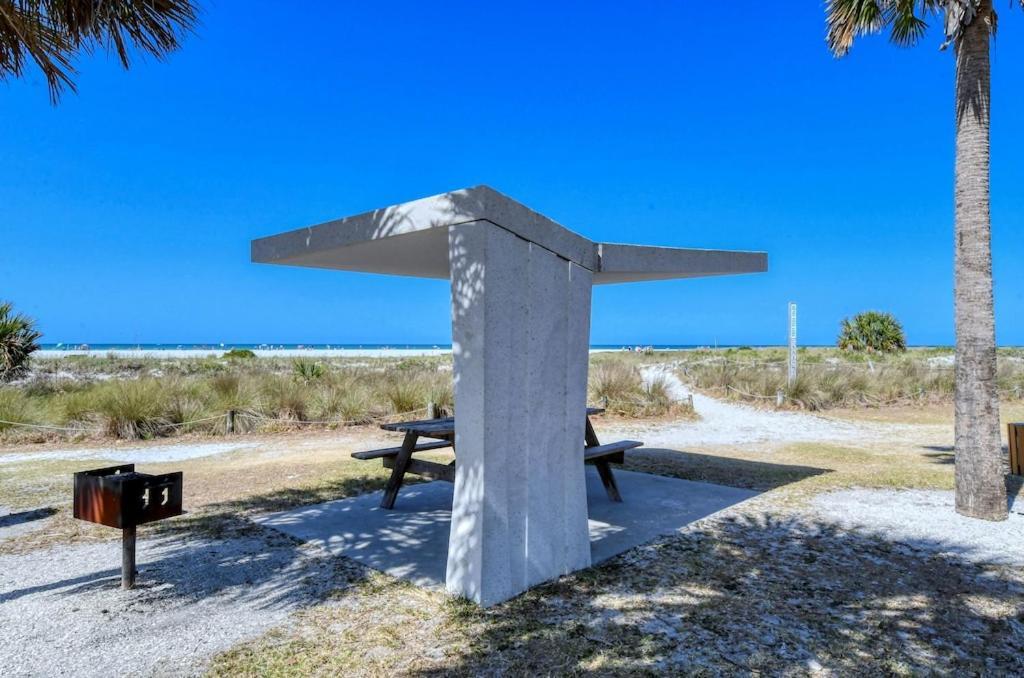 Canal 309 - Right In Siesta Key Village! Экстерьер фото